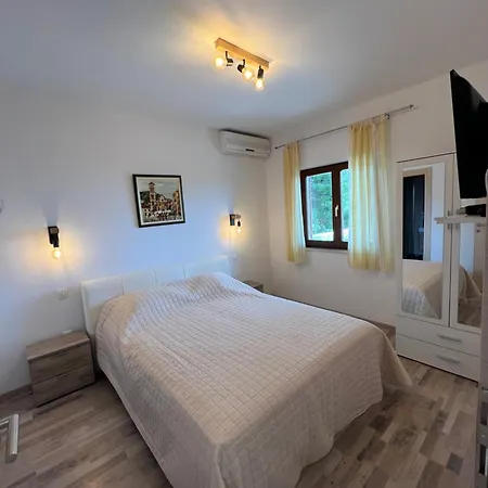 Apartmani Vrankovic Sveta Nedelja  Exterior photo