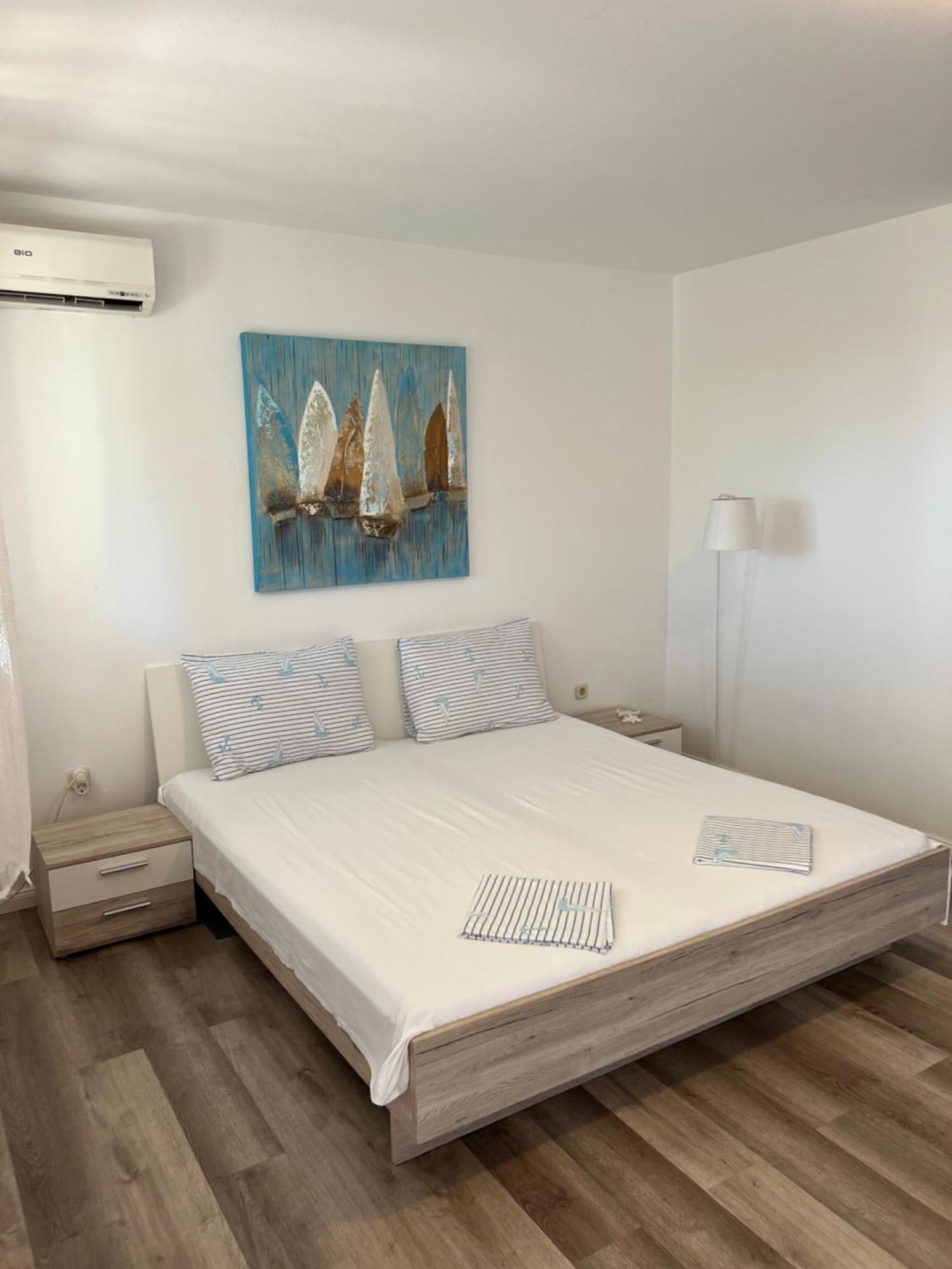 Vrankovic * Sveta Nedelja (Hvar)